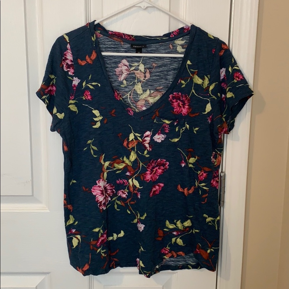 V-neck flowery casual top